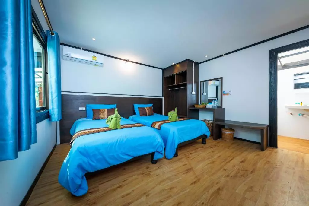 Phi Phi Long Beach Bungalow